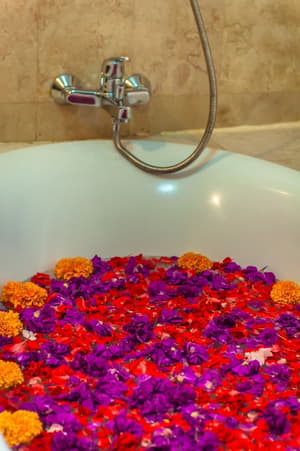 thumbnail: Deep soaking bathtub