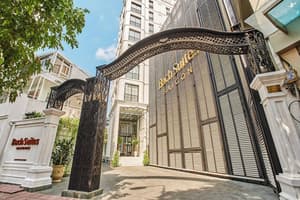 thumbnail: Property entrance