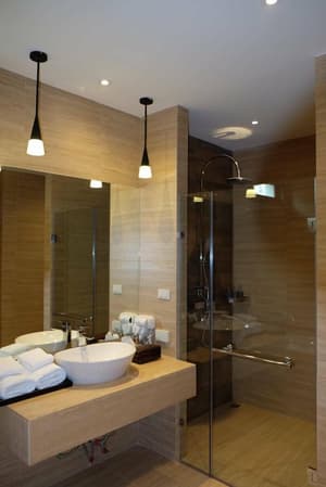 thumbnail: Interior entrance
