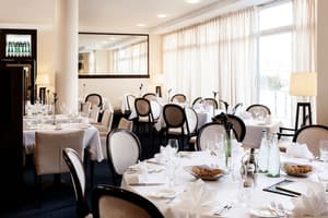 thumbnail: Restaurant