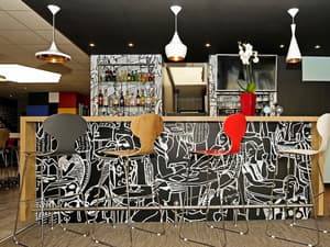 thumbnail: Bar (on property)