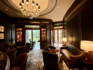 thumbnail: Bar (on property)