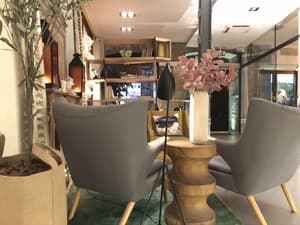 thumbnail: Lobby lounge