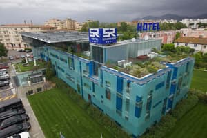 thumbnail: Exterior