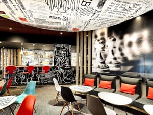 thumbnail: Bar (on property)
