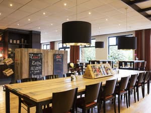 thumbnail: Bar (on property)