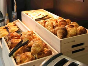 thumbnail: Breakfast area