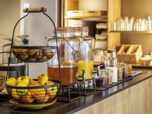 thumbnail: Breakfast area