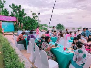 thumbnail: Outdoor banquet area