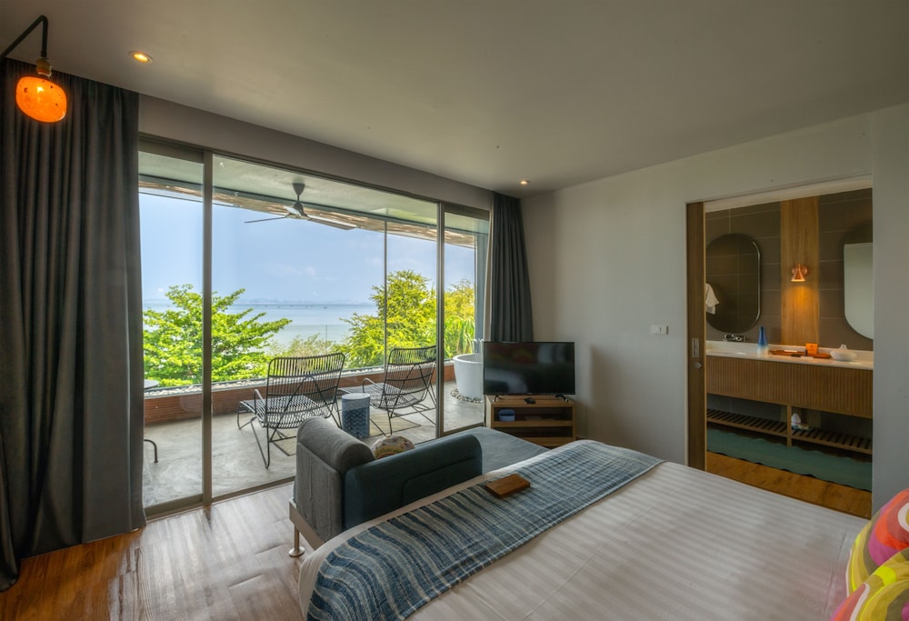 Beach/ocean view