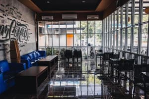 thumbnail: Lobby sitting area