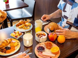 thumbnail: Breakfast area