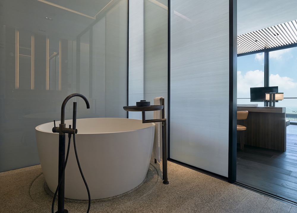 Private spa tub