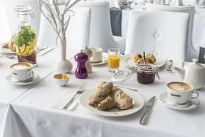 thumbnail: Breakfast area