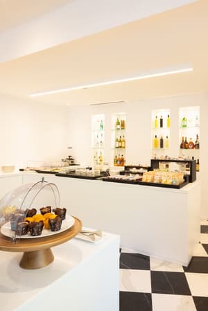 thumbnail: Breakfast area