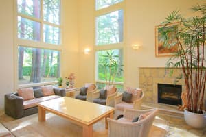 thumbnail: Lobby sitting area