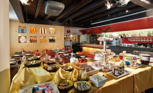 thumbnail: Breakfast area