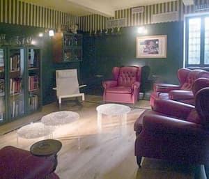 thumbnail: Lobby sitting area