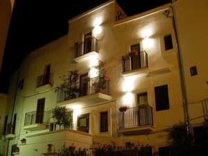 thumbnail: Exterior