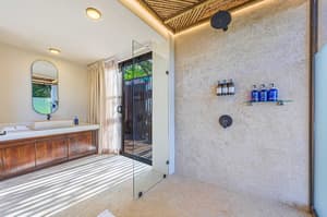 thumbnail: Bathroom amenities