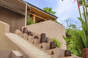thumbnail: Exterior detail