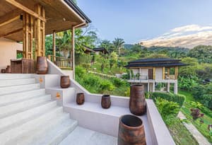 thumbnail: Exterior detail