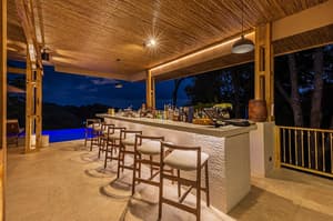 thumbnail: Bar (on property)
