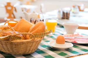 thumbnail: Breakfast area