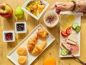 thumbnail: Breakfast area