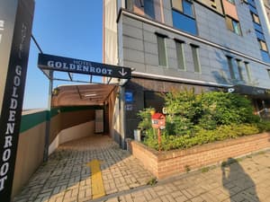 thumbnail: Property entrance
