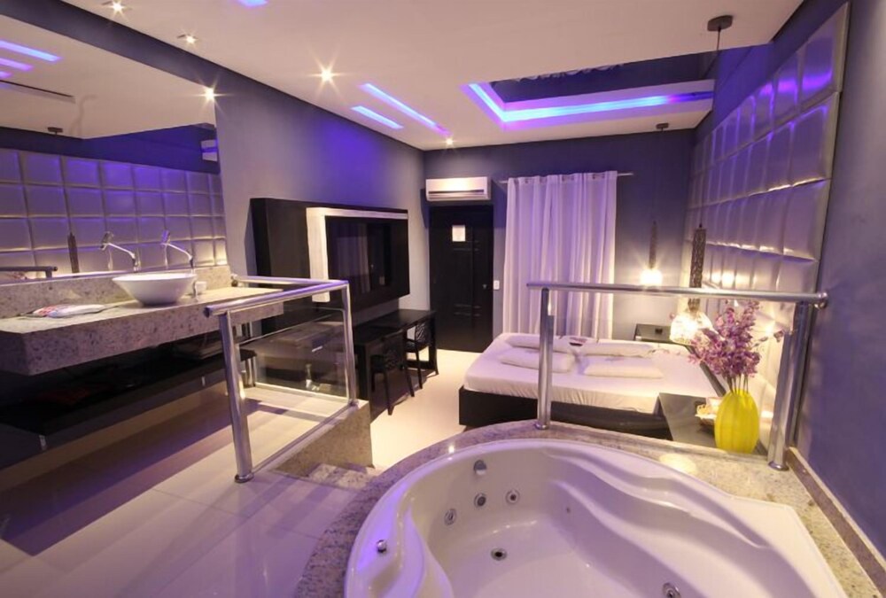 Jetted tub