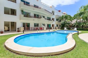 thumbnail: Outdoor pool