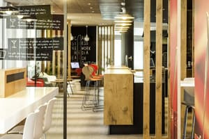 thumbnail: Bar (on property)