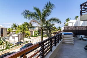 thumbnail: Balcony view