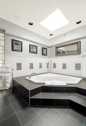 thumbnail: Jetted tub