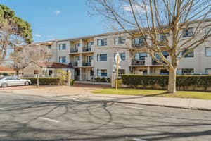 thumbnail: Front of property