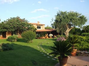 thumbnail: Exterior detail