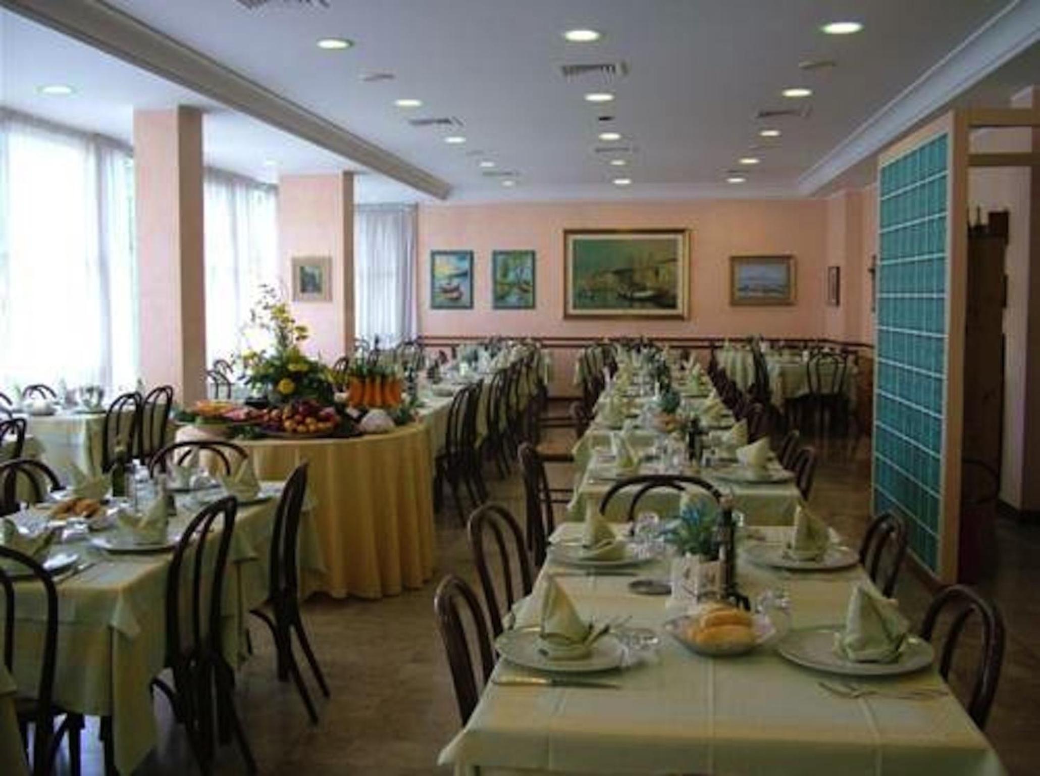 Restaurant-cafeteria