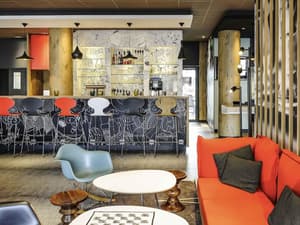 thumbnail: Bar (on property)