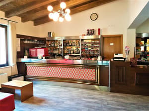 thumbnail: Bar (on property)