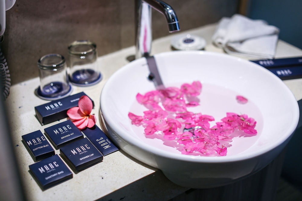 Bathroom amenities