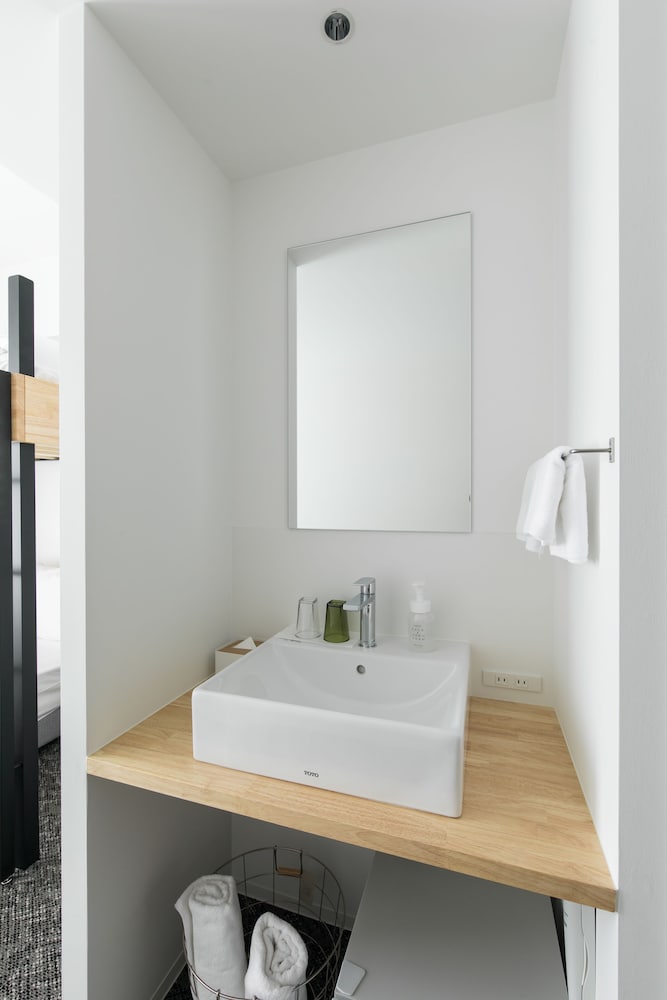 Bathroom sink