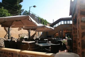 thumbnail: Outdoor dining