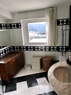 thumbnail: Bathroom amenities