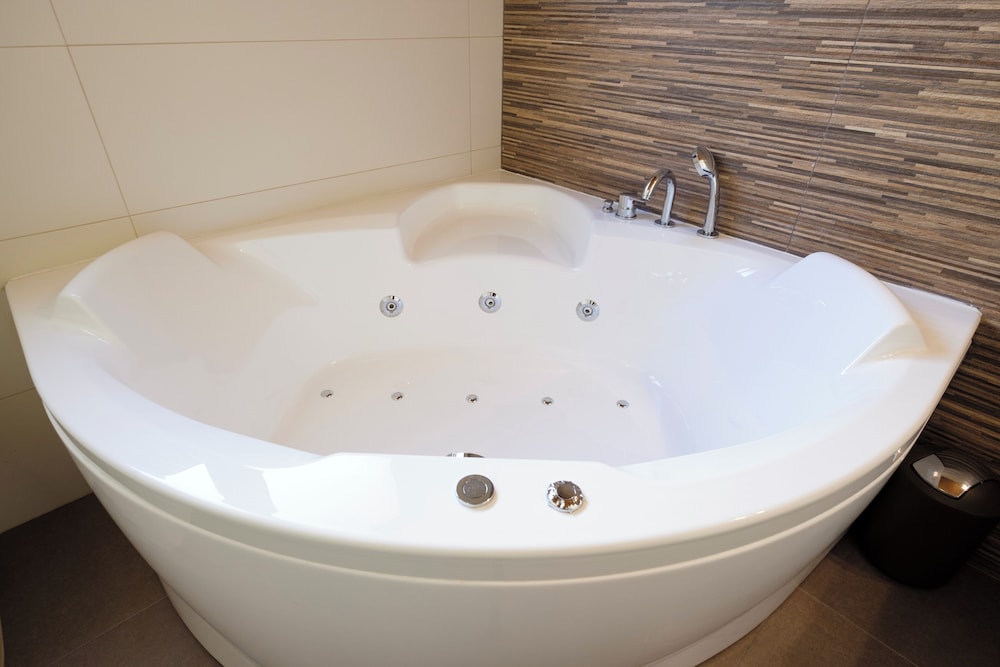 Private spa tub