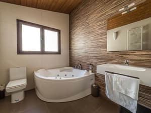 thumbnail: Jetted tub