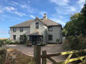 thumbnail: Front of property