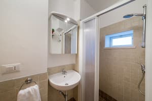 thumbnail: Bathroom shower