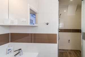 thumbnail: Bathroom shower