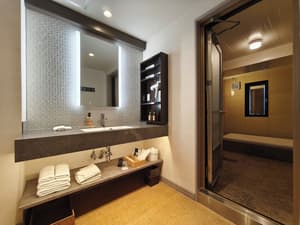 thumbnail: Bathroom amenities